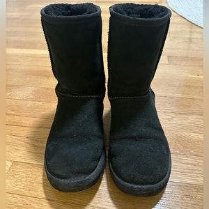 Women’s size 7 classic short Ugg boots